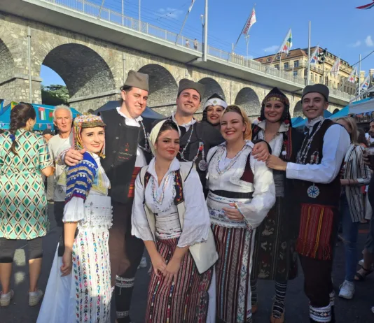 Aplauzi za srpske igre i nošnju aplauzi-za-srpske-igre-i-nosnju