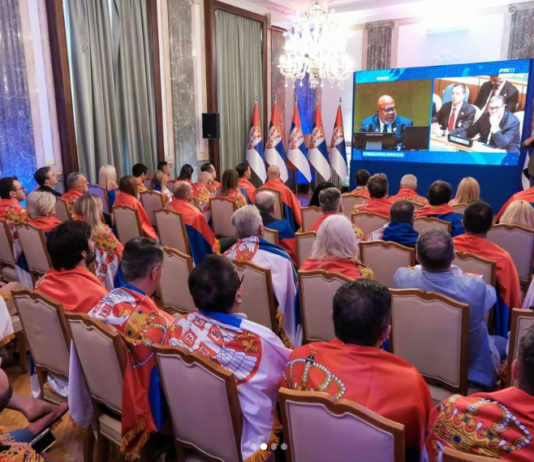 Ministri ogrnuti zastavama gledali prenos Generalne skupštine UN ministri-ogrnuti-zastavama-gledali-prenos-generalne-skupstine-un