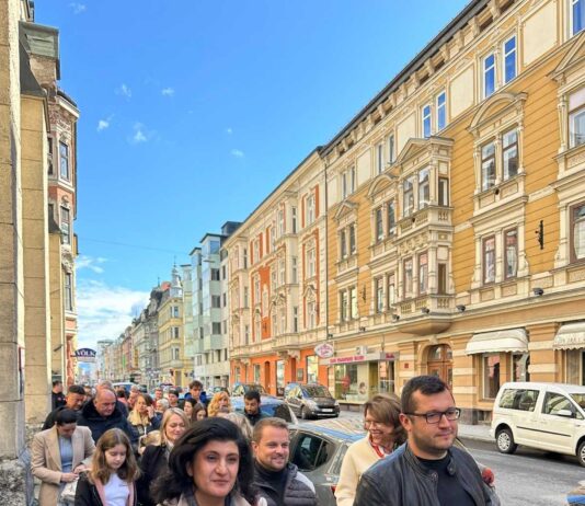 Predstavnici Zajednice Srba u Tirolu učestovali u šetnji u čast Diane Budisavljević predstavnici-zajednice-srba-u-tirolu-ucestovali-u-setnji-u-cast-diane-budisavljevic