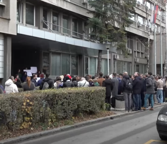Nastava na Fakultetu političkih nauka obustavljena do kraja nedelje zbog studentske blokade nastava-na-fakultetu-politickih-nauka-obustavljena-do-kraja-nedelje-zbog-studentske-blokade