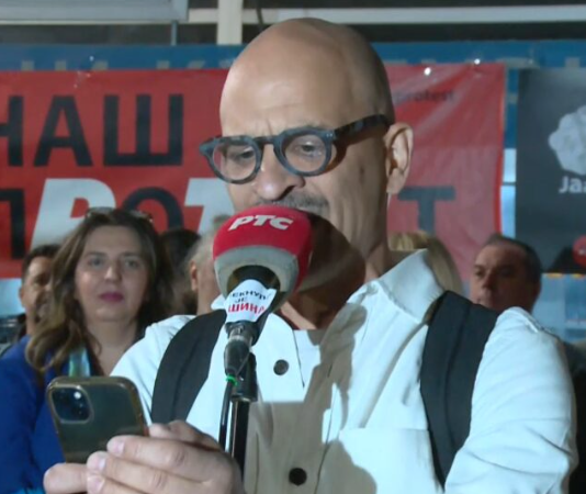 „Studenti su upalili svetlo, svi moramo da se poklonimo“: Ivan Jevtović ispred RTS „studenti-su-upalili-svetlo,-svi-moramo-da-se-poklonimo“:-ivan-jevtovic-ispred-rts