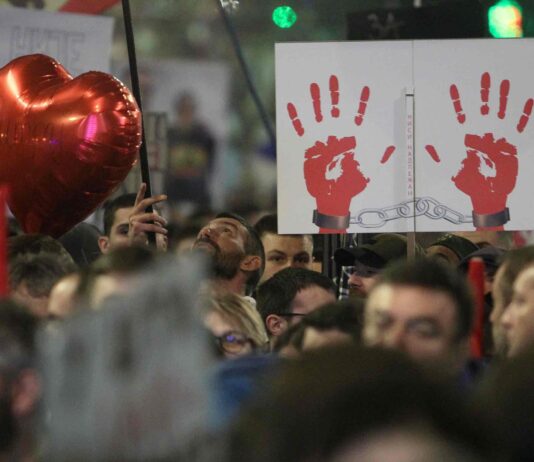 Završen protest u Beogradu, studenti ispred Palate pravde poručili: „Vlast nudi razgovor, a dočeka nas pendrek“ zavrsen-protest-u-beogradu,-studenti-ispred-palate-pravde-porucili:-„vlast-nudi-razgovor,-a-doceka-nas-pendrek“
