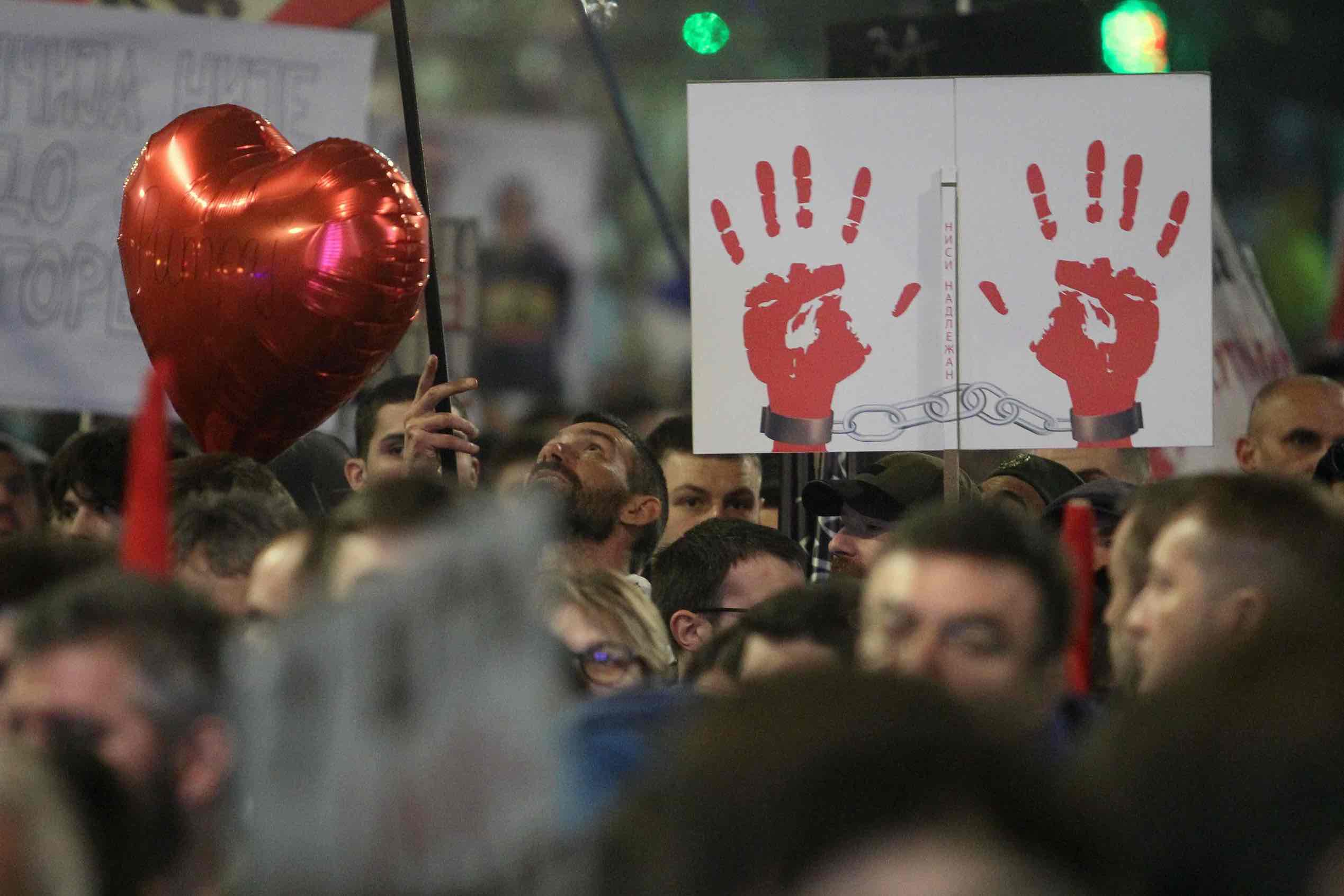 zavrsen-protest-u-beogradu,-studenti-ispred-palate-pravde-porucili:-„vlast-nudi-razgovor,-a-doceka-nas-pendrek“ zavrsen-protest-u-beogradu,-studenti-ispred-palate-pravde-porucili:-„vlast-nudi-razgovor,-a-doceka-nas-pendrek“