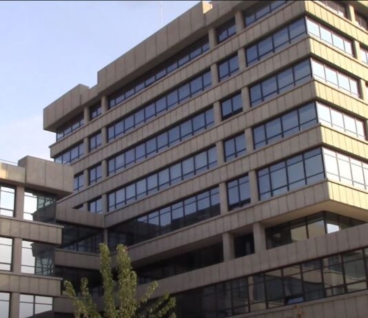 Komedija od tužilaštva: Tvrde da je student u bekstvu, a on u kućnom pritvoru komedija-od-tuzilastva:-tvrde-da-je-student-u-bekstvu,-a-on-u-kucnom-pritvoru