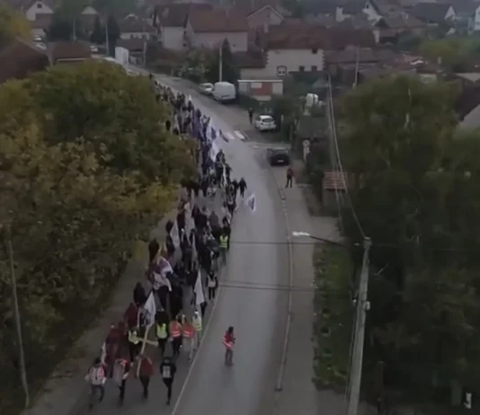 „Srem nije nem“: Studenti i srednjoškolci pešače od Sremske Mitrovice do Šida „srem-nije-nem“:-studenti-i-srednjoskolci-pesace-od-sremske-mitrovice-do-sida