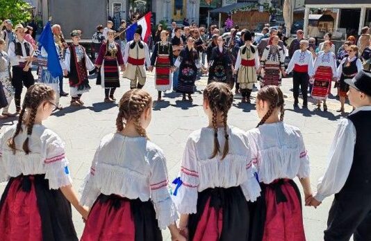Српски ансамбли у Мађарској обележили Светски дан игре Српски-ансамбли-у-Мађарској-обележили-Светски-дан-игре