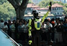 Robokap na ulicama Kine: Počeli da regulišu saobraćaj na raskrsnicama u Hangdžou (VIDEO) robokap-na-ulicama-kine:-poceli-da-regulisu-saobracaj-na-raskrsnicama-u-hangdzou-(video)