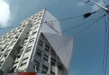 Bilbord „Srbija pobeđuje“ još nije uklonjen sa „Albanije“: Građani i aktivisti pokušavaju da ga skinu, male čiope dobile hranu (VIDEO) bilbord-„srbija-pobedjuje“-jos-nije-uklonjen-sa-„albanije“:-gradjani-i-aktivisti-pokusavaju-da-ga-skinu,-male-ciope-dobile-hranu-(video)