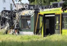 Dramatične scene u Berlinu: Tramvaj iskočio iz šina, povređeno 20 putnika dramaticne-scene-u-berlinu:-tramvaj-iskocio-iz-sina,-povredjeno-20-putnika