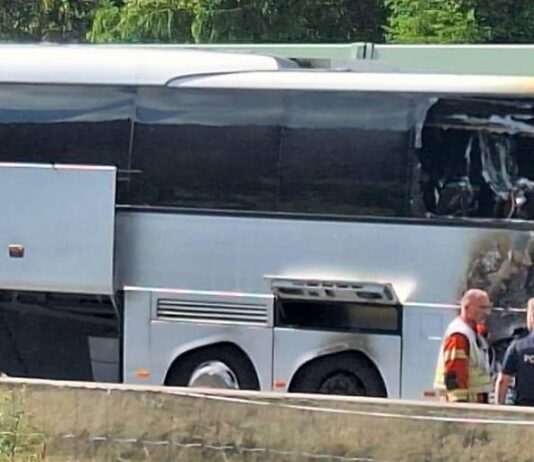 Austrija: 27 mališana bežalo od vatre dok je autobus goreo austrija:-27-malisana-bezalo-od-vatre-dok-je-autobus-goreo