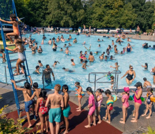 Bazeni u Nemačkoj van kontrole: Devojčice zlostavljane, a na obezbeđenje se puca bazeni-u-nemackoj-van-kontrole:-devojcice-zlostavljane,-a-na-obezbedjenje-se-puca