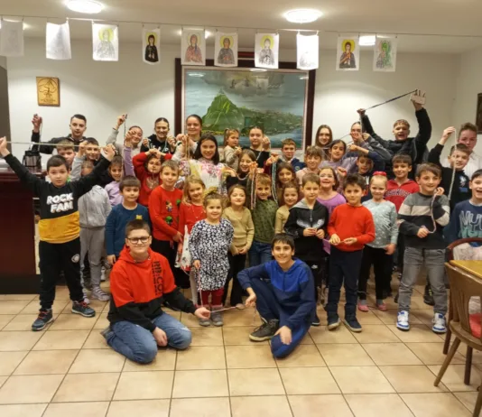 “Naoružani” kanapima čekaju Materice “naoruzani”-kanapima-cekaju-materice