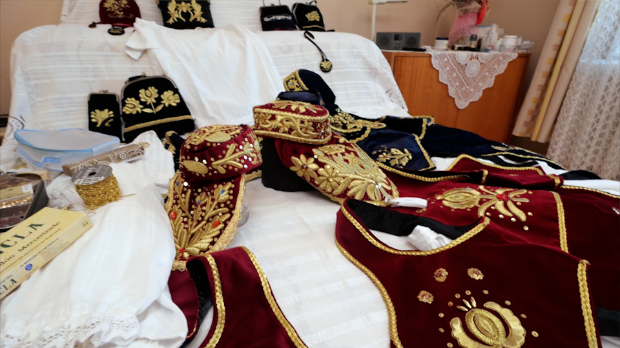 Златовезом-украшава-свет
