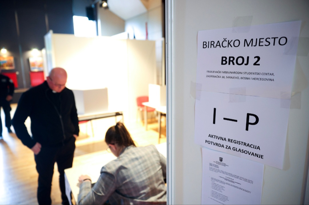 U Hrvatskoj otvorena birališta, održavaju se parlamentarni izbori