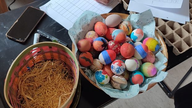 Стотине осликаних јаја поводом Васкрса