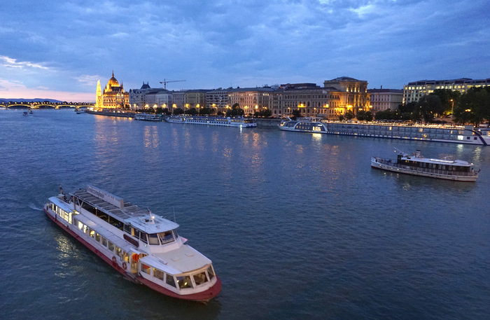 U sudaru čamcima u blizini Budimpešte poginulo dvoje ljudi, za petoro se i dalje traga