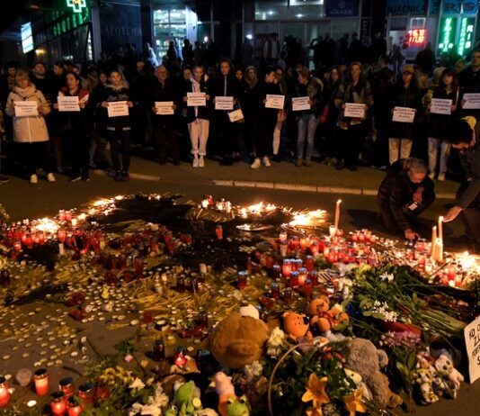 SPC: Patrijarh služio pomen za nastradale na železničkoj stanici u Novom Sadu spc:-patrijarh-sluzio-pomen-za-nastradale-na-zeleznickoj-stanici-u-novom-sadu