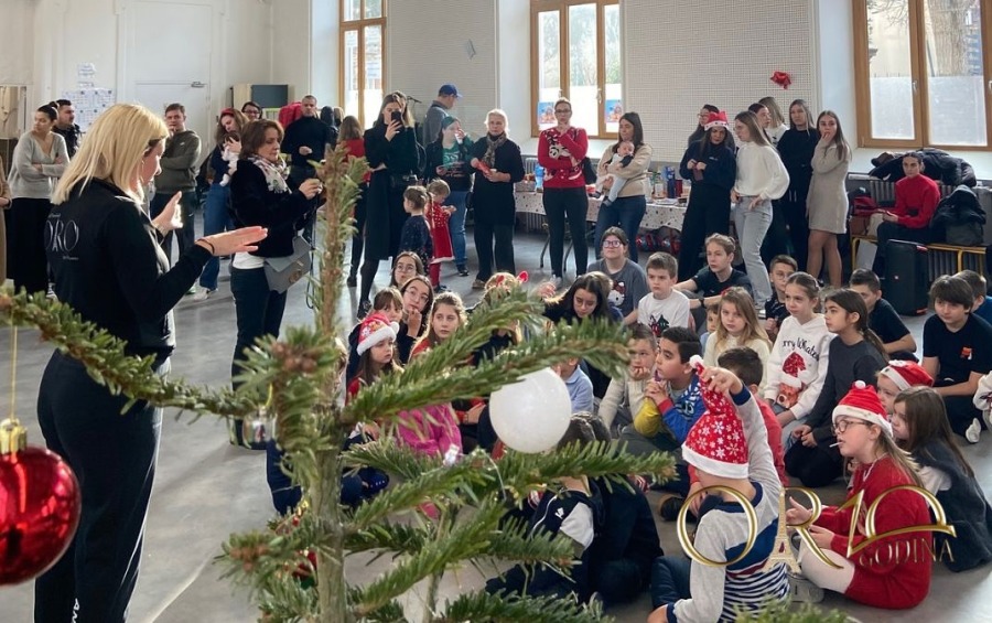 novogodisnji-paketici-za-najmladje-igrace-ora-iz-bobinja-kraj-pariza novogodisnji-paketici-za-najmladje-igrace-ora-iz-bobinja-kraj-pariza