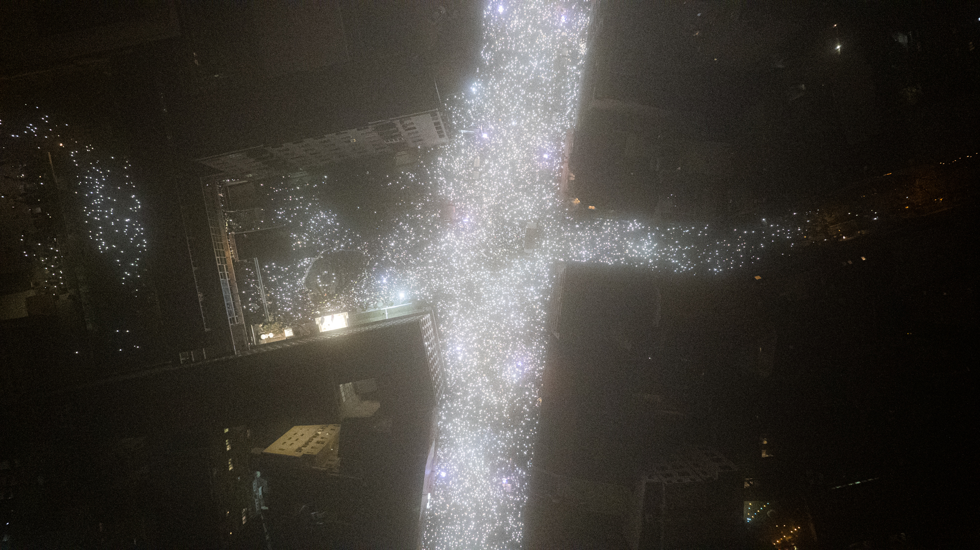 na-skupu-ispred-rts-a-bilo-izmedju-53000-i-55.000-ljudi:-procena-arhiva-javnih-skupova-(video) na-skupu-ispred-rts-a-bilo-izmedju-53000-i-55.000-ljudi:-procena-arhiva-javnih-skupova-(video)