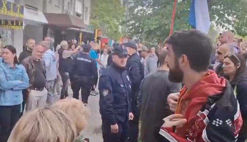 novi-sad:-gradjani-se-okupili-oko-standova-sns-a-na-bulevaru-oslobdjenja novi-sad:-gradjani-se-okupili-oko-standova-sns-a-na-bulevaru-oslobdjenja
