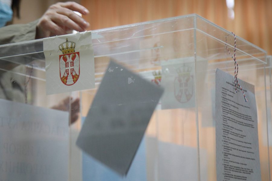 kosjeric-i-zajecar-glasaju-pod-tenzijama:-gradjani-i-aktivisti-ukazuju-na-sumnjive-aktivnosti kosjeric-i-zajecar-glasaju-pod-tenzijama:-gradjani-i-aktivisti-ukazuju-na-sumnjive-aktivnosti