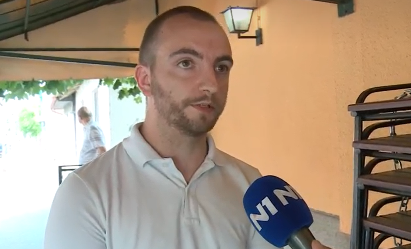 studenti-sumnjaju-da-se-u-kafani-u-zajecaru-vodi-paralelni-biracki-spisak:-funkcioner-dusan-mladenovic-kaze-da-je-u-pitanju-„sns-kol-centar“ studenti-sumnjaju-da-se-u-kafani-u-zajecaru-vodi-paralelni-biracki-spisak:-funkcioner-dusan-mladenovic-kaze-da-je-u-pitanju-„sns-kol-centar“