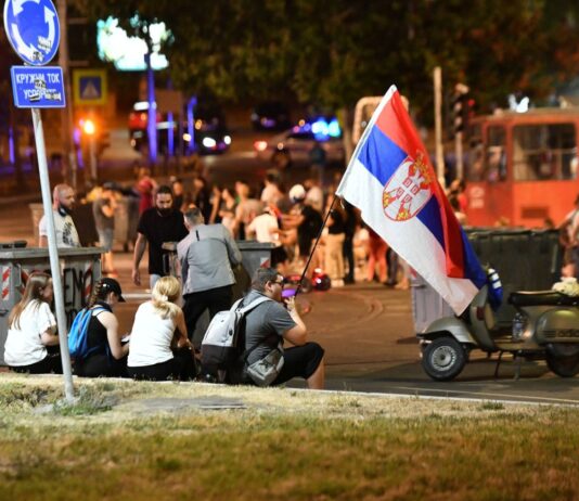 „Mi smo se ovde raširili“: Ovo je spisak svih lokacija u Beogradu i celoj Srbiji koje su blokirane u nedelju uveče „mi-smo-se-ovde-rasirili“:-ovo-je-spisak-svih-lokacija-u-beogradu-i-celoj-srbiji-koje-su-blokirane-u-nedelju-uvece