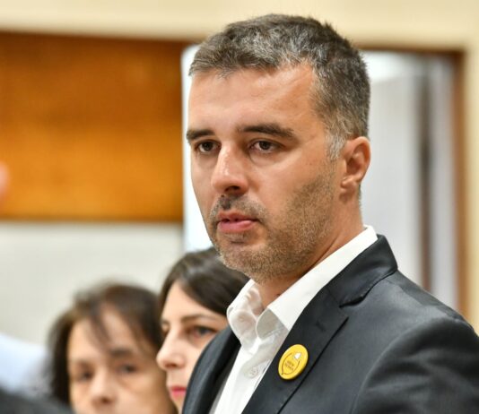 Kreni-Promeni: „Disperzovane blokade“ taktika koju vlast teško može da suzbije kreni-promeni:-„disperzovane-blokade“-taktika-koju-vlast-tesko-moze-da-suzbije