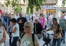 Protest u Pančevu „zbog represije policije“ tokom odavanje pošte stradalima u Novom Sadu protest-u-pancevu-„zbog-represije-policije“-tokom-odavanje-poste-stradalima-u-novom-sadu