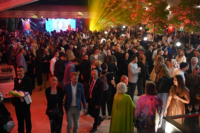 manje-od-mesec-dana-do-najveceg-filmskog-festivala-u-regionu:-obezbedite-nezaboravno-iskustvo-na-sarajevo-film-festivalu manje-od-mesec-dana-do-najveceg-filmskog-festivala-u-regionu:-obezbedite-nezaboravno-iskustvo-na-sarajevo-film-festivalu