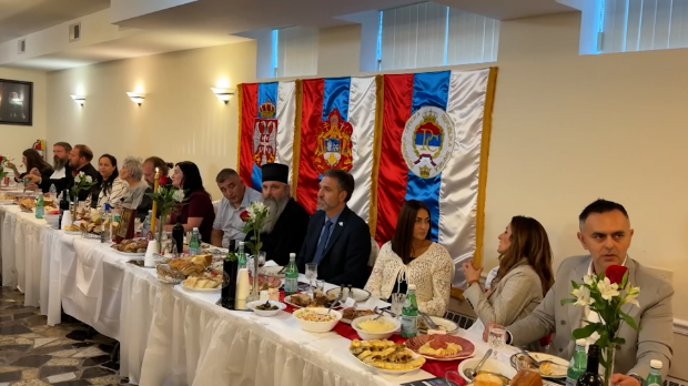 Дан-јединства-Србије-свечано-обележен-у-Чикагу-–-дијаспора-у-знаку-тробојке