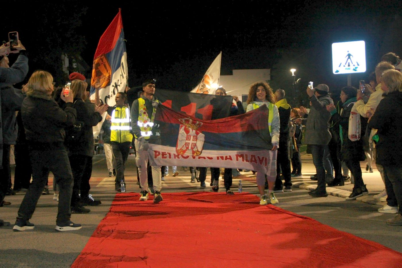 skupovi-u-gradovima-sirom-srbije:-studenti-na-putu-za-novi-sad-docekani-u-koceljevi-i-smederevu skupovi-u-gradovima-sirom-srbije:-studenti-na-putu-za-novi-sad-docekani-u-koceljevi-i-smederevu