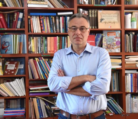 VELIKO PRIZNANJE ZA SRPSKOG PROFESORA: Katedra na prestižnom američkom univerzitetu dobila ime po Aleku Kavčiću! veliko-priznanje-za-srpskog-profesora:-katedra-na-prestiznom-americkom-univerzitetu-dobila-ime-po-aleku-kavcicu!