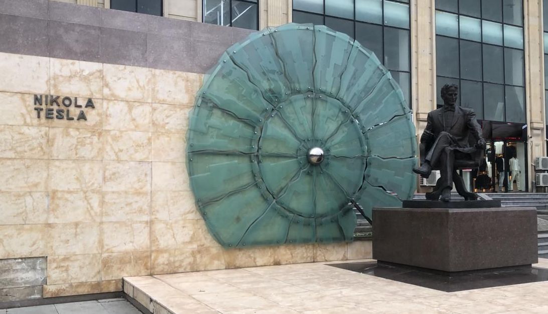 skulptura-nikole-tesle-u-baku skulptura-nikole-tesle-u-baku