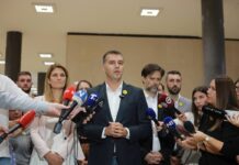 Kreni-Promeni: Radnici „Gradskog stambenog“ izloženi pritiscima da učestvuju u političkim aktivnostima SNS-a kreni-promeni:-radnici-„gradskog-stambenog“-izlozeni-pritiscima-da-ucestvuju-u-politickim-aktivnostima-sns-a