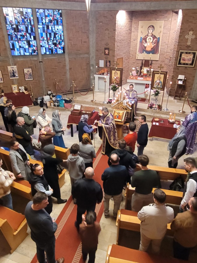 jeropomazanje-u-hramu-svetog-apostola-tome-u-albstatu-u-nemackoj