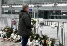 Peter Mađar je položio cveće za 16 žrtava pada nadstrešnice: Evo šta je rekao o protestima, jedinstvu opozicije, Vučiću i korupciji peter-madjar-je-polozio-cvece-za-16-zrtava-pada-nadstresnice:-evo-sta-je-rekao-o-protestima,-jedinstvu-opozicije,-vucicu-i-korupciji