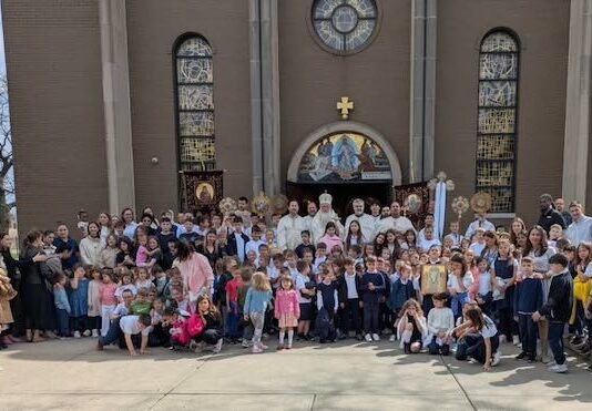 Vaskrsna radost u Čikagu -mitropolit Longin predvodio liturgiju uz članove Akademije Svetog Save vaskrsna-radost-u-cikagu-mitropolit-longin-predvodio-liturgiju-uz-clanove-akademije-svetog-save