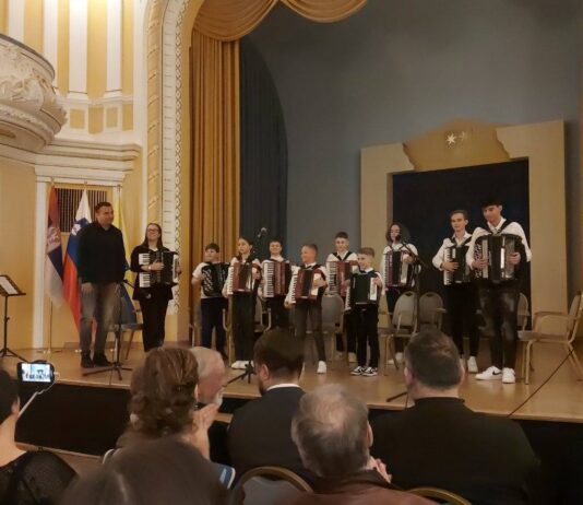 Harmonikaši i „Šareniš” oduševili Celje harmonikasi-i-„sarenis”-odusevili-celje