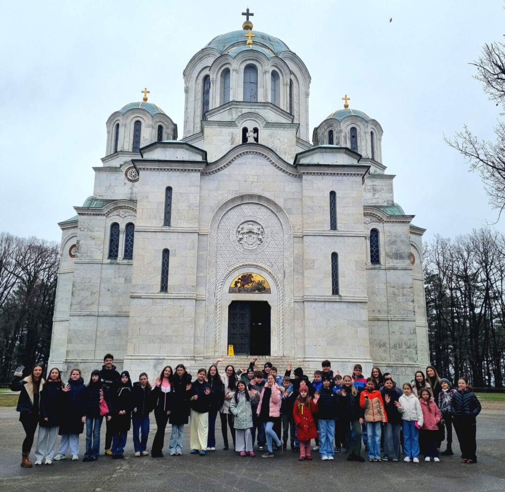 prosvjetina-skola-iz-beca-na-oplencu-–-djaci-otkrivali-srpsko-nasledje-kroz-igru-i-istoriju