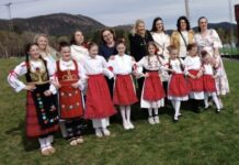 Knjige, mape i zastavice obradovala srpsku decu u Norveškoj knjige,-mape-i-zastavice-obradovala-srpsku-decu-u-norveskoj