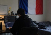 Francuska – Hakovao pola države za 6 meseci: Uhapšen 21-godišnjak francuska-–-hakovao-pola-drzave-za-6-meseci:-uhapsen-21-godisnjak