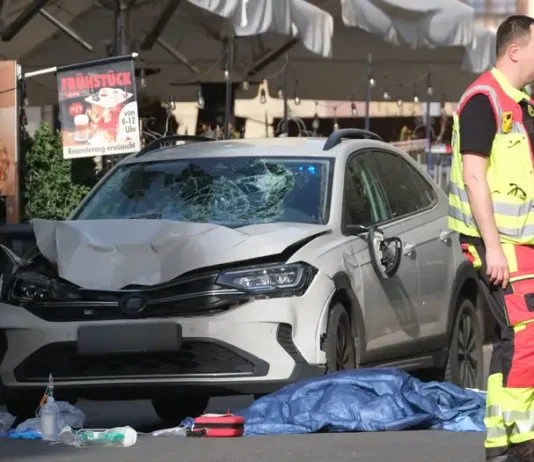 Napad u centru Lajpciga: Automobil uleteo u masu, ima povređenih napad-u-centru-lajpciga:-automobil-uleteo-u-masu,-ima-povredjenih