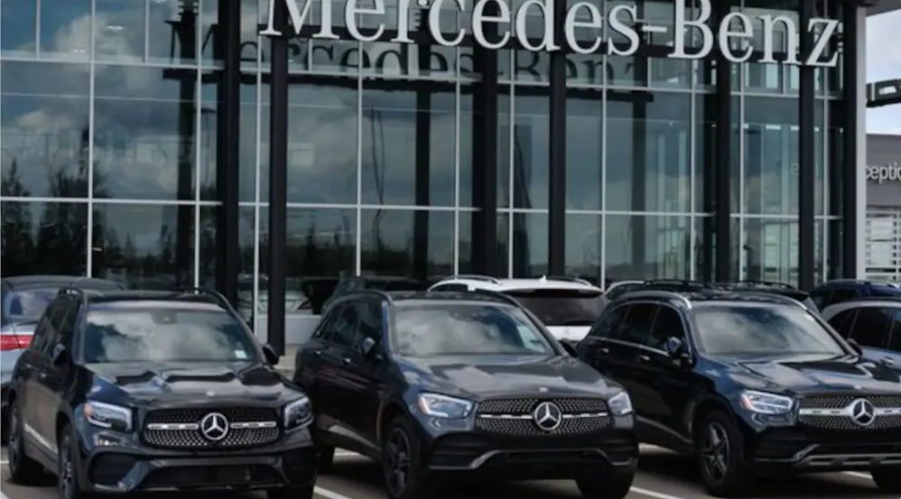 mercedes-rasprodaje-sve-auto-salone-u-berlinu:-1.500-radnika-ugrozeno