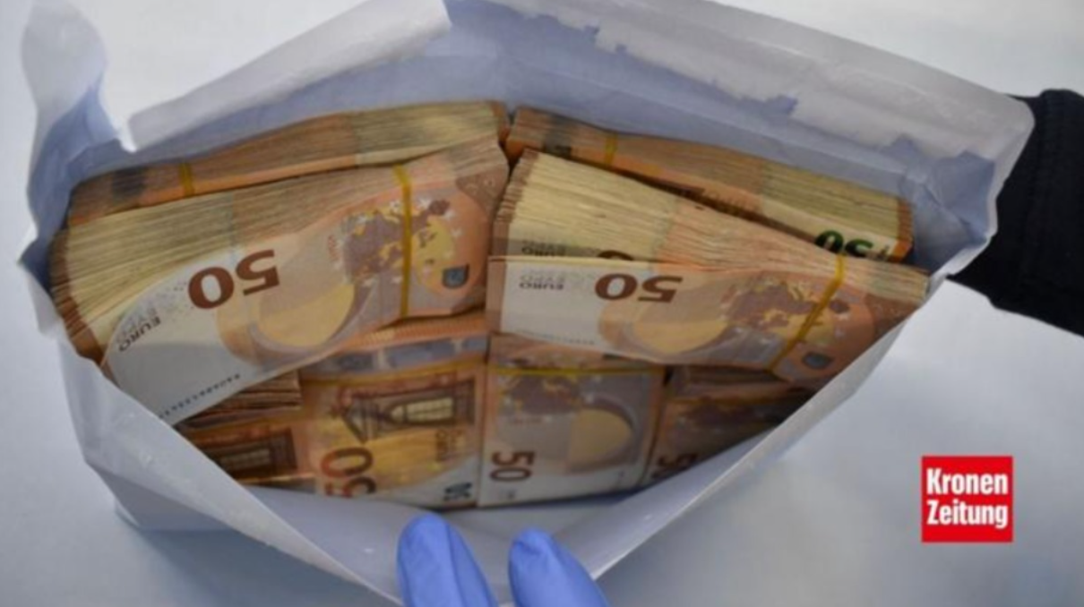 svajcarski-granicari-u-soku:-356.000-evra-skrivenih-u-rancu-putnika svajcarski-granicari-u-soku:-356.000-evra-skrivenih-u-rancu-putnika