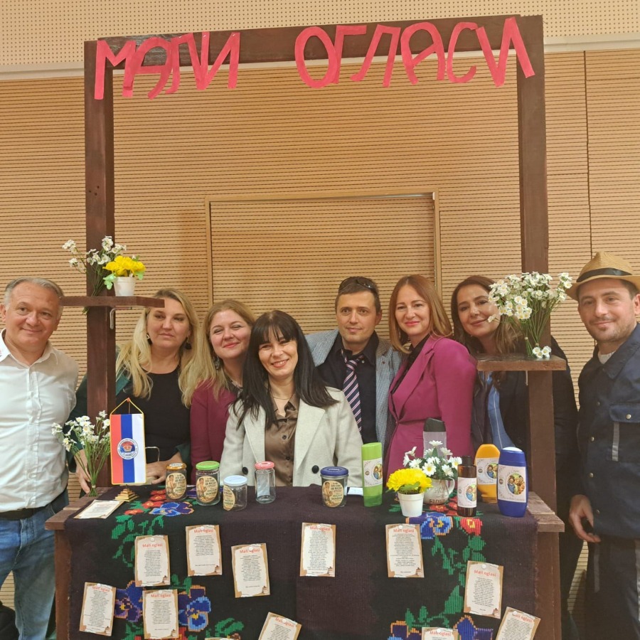 u-italiji-izvedena-pozorisna-predstava-„mali-oglasi”-autora-sase-savica-i-lidije-mladenovic