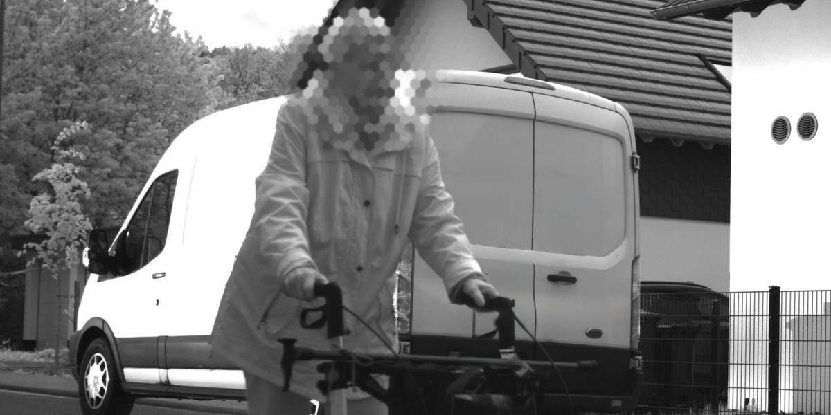 baka-pobedila-policijski-radar:-fotografija-iz-nemacke-postala-hit-na-mrezama baka-pobedila-policijski-radar:-fotografija-iz-nemacke-postala-hit-na-mrezama
