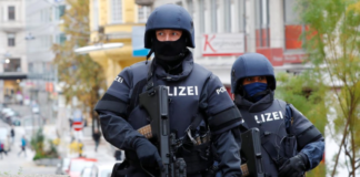Zbog buke dece zapucao u vazduh: Specijalci u Austriji opkolili kuću 84-godišnjaka zbog-buke-dece-zapucao-u-vazduh:-specijalci-u-austriji-opkolili-kucu-84-godisnjaka