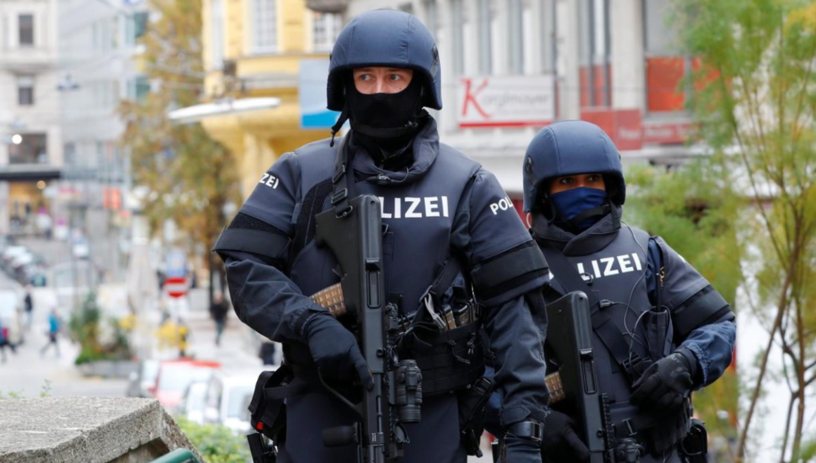 zbog-buke-dece-zapucao-u-vazduh:-specijalci-u-austriji-opkolili-kucu-84-godisnjaka zbog-buke-dece-zapucao-u-vazduh:-specijalci-u-austriji-opkolili-kucu-84-godisnjaka