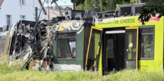 Dramatične scene u Berlinu: Tramvaj iskočio iz šina, povređeno 20 putnika dramaticne-scene-u-berlinu:-tramvaj-iskocio-iz-sina,-povredjeno-20-putnika